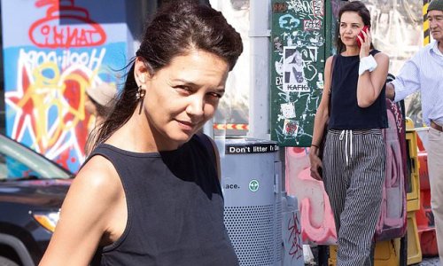 Make Up Free Katie Holmes Flashes Her Toned Abs In A Black Crop Top As