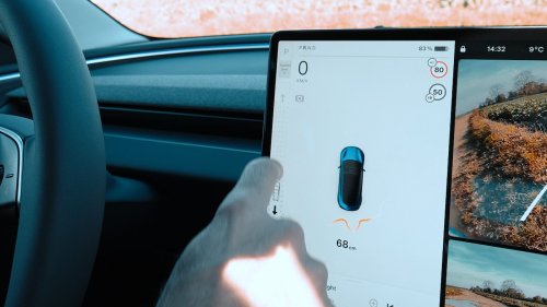 Il n'y a toujours pas CarPlay dans les Tesla, mais il y aura bientôt Apple Podcasts