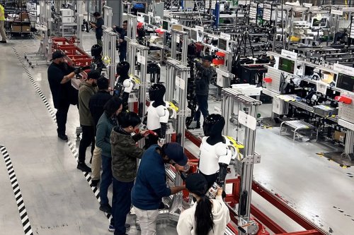 Tesla montre enfin son usine à robots humanoïdes Optimus
