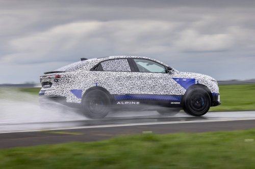 Alpine intègre un faux moteur thermique dans son SUV électrique A390
