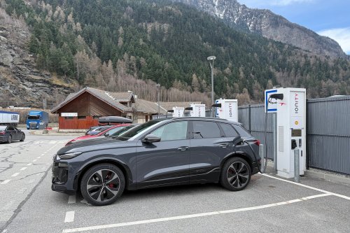 Audi Q6 e-tron : 1 500 km avec le SUV électrique, il a un « super pouvoir » qui change les longs trajets