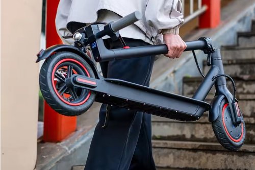Vendue pour une bouchée de pain, cette trottinette électrique est une vraie dinguerie