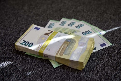 Carte Gold gratuite, 330€ de bonus cash, compte offert : l'offre FOLLE signée Fortuneo