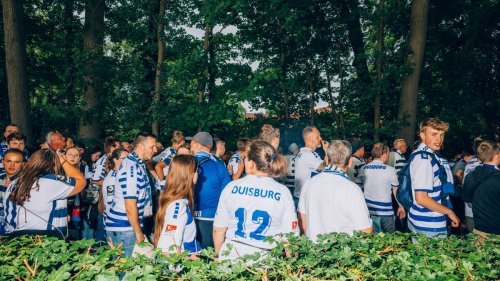 (CLUB) MSV Duisburg auf dem Sfa aufgestiegen: „Die Party holen wir in Gladbach nach!“