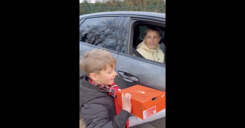 Garnacho verschenkt seine Fallrückzieher-Schuhe