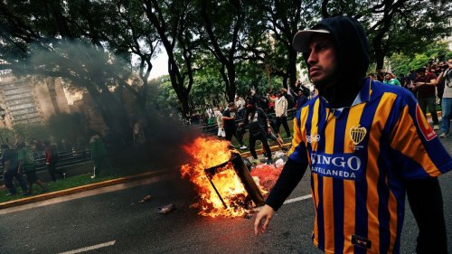 (CLUB) Buenos Aires: Fans von River Plate, Boca Juniors Co. protestieren gemeinsam