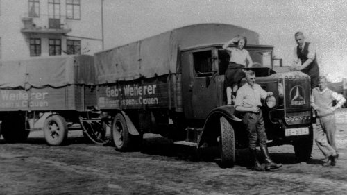 (CLUB) Als der SV Algermissen 1933 beim HSV spielte: LKW mit Anhänger