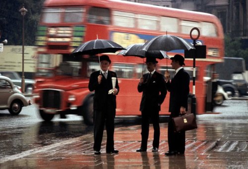 Old Color Photos: 50 Timeless Photographs By Legendary Master Photographers