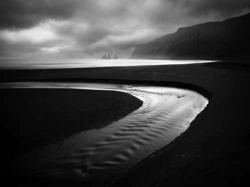 Photographer Peter Zéglis Captures Spectacular Black & White Landscape Photos Of Iceland