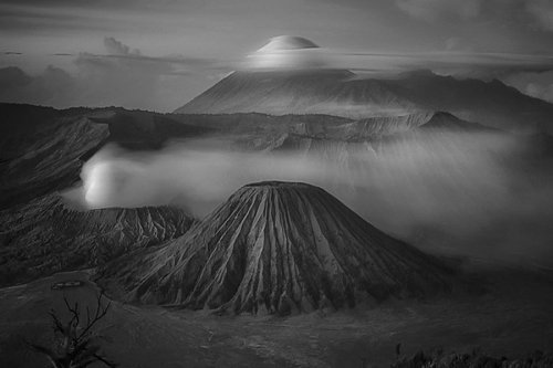 Dwell: The Abode Of God By Indonesian Photographer Hengki Koentjoro