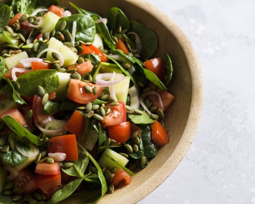 Spinach Salad with Tomatoes and Melon