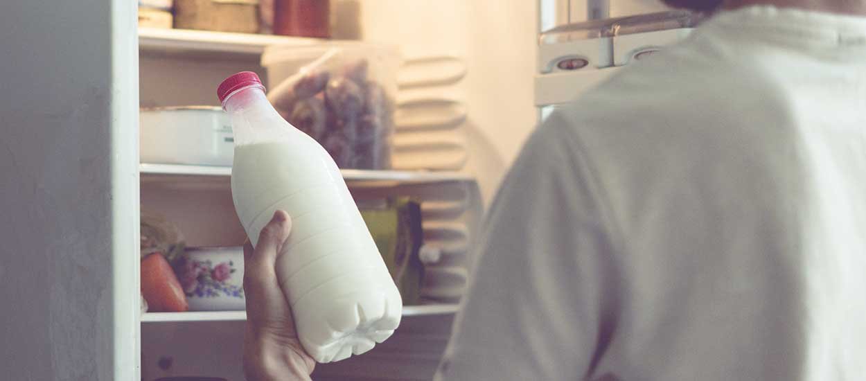 Ménage écolo : et si on nettoyait avec du lait périmé ?