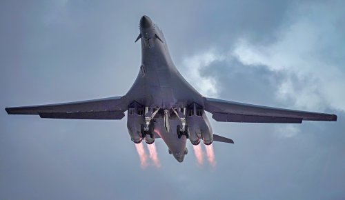 China and Russia are Freaked: B-1B Lancer Bombers Armed with 36 Hypersonic Missiles