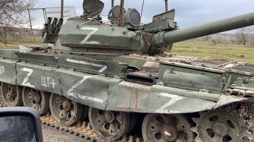 New Footage Shows Putin Sending Ancient T-62MV Tanks to Ukraine
