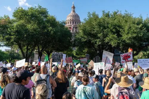 A new Texas bill is coming after online abortion pills
