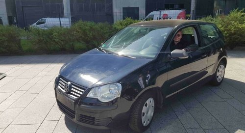 Deutsche Forscher haben eine Solarfolie entwickelt, die alle E-Autos zu Solarfahrzeugen machen könnte