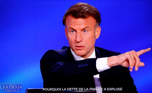 Macron évoque la possibilité de référendums