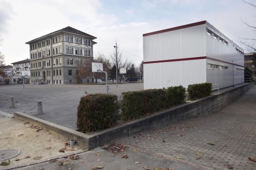 Gewalt an Schule eskaliert – jetzt steht die Polizei Wache