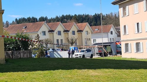 Polizei rückt in Emmenbrücke aus – Bereich abgesperrt