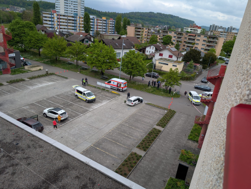 «Auto mit Einschusslöchern» – Polizei bestätigt verletzte Person
