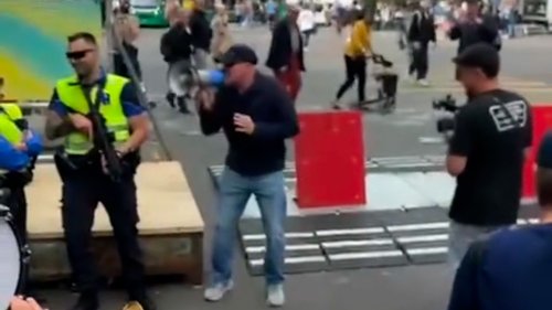 Stefan Raab singt mitten auf dem Barfüsserplatz