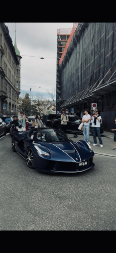 «Viele nahmen keine Rücksicht» – Jugendliche jagen Ferrari nach