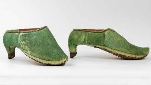 Wer trug die ersten High-Heels? Es waren Männer