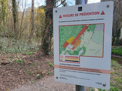 Attention, il y a des métaux lourds dans la terre