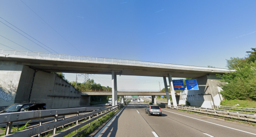 Mann wirft Steine von Fussgängerbrücke – verurteilt