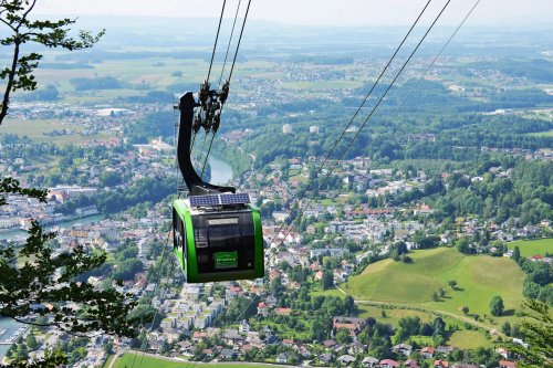 Sohn (4) wird von seiner Mutter allein auf dem Berg gelassen