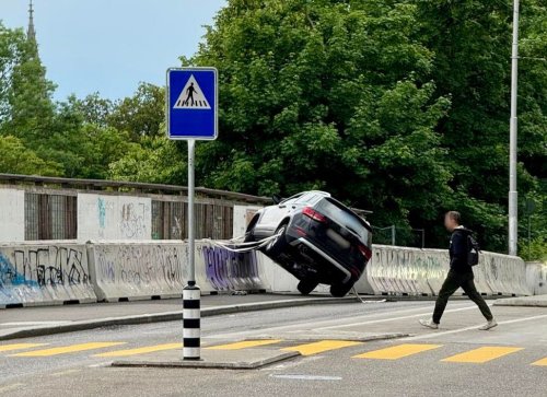 «Huch, wie ist das Auto denn da hochgekommen?»