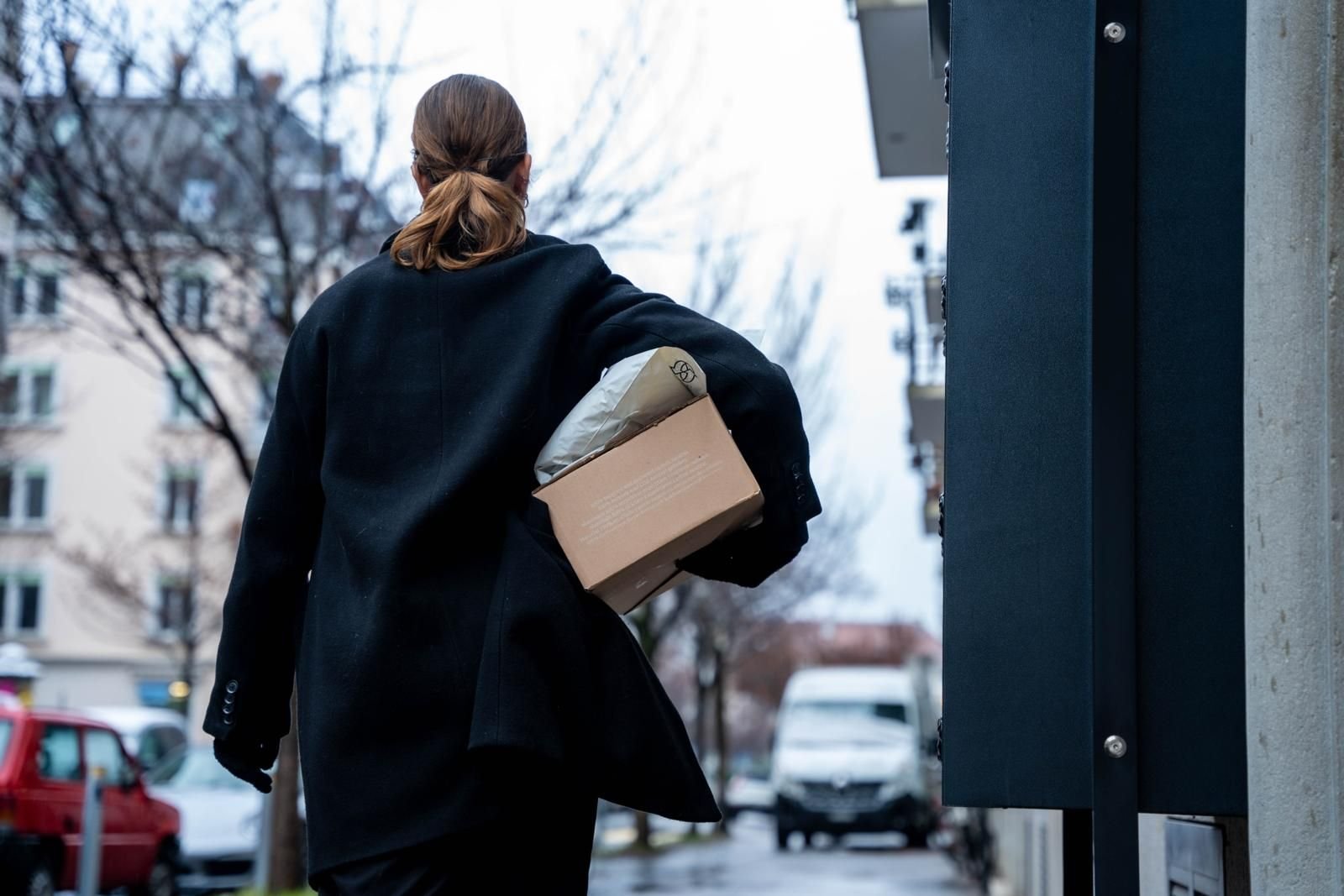 Schweizerin will mit Paket zur deutschen Post, dann wirds teuer