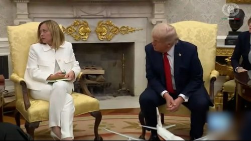 Meloni remplace son interprète au pied levé pour parler à Trump