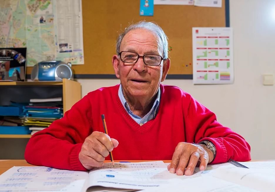 Dionisio lernt mit 85 lesen und schreiben