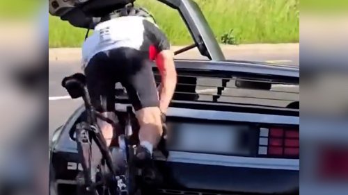 Velofahrer prallt ungebremst in DeLorean