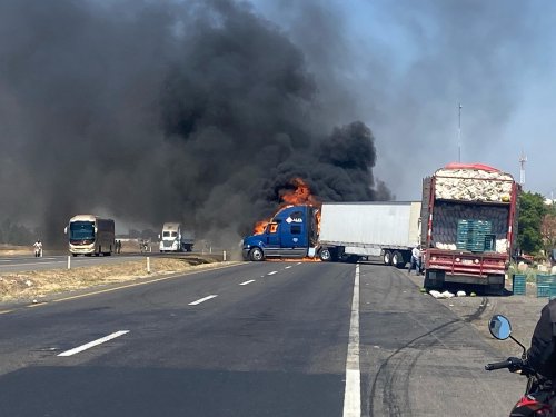 Routes bloquées et véhicules incendiés dans le fief d’un cartel