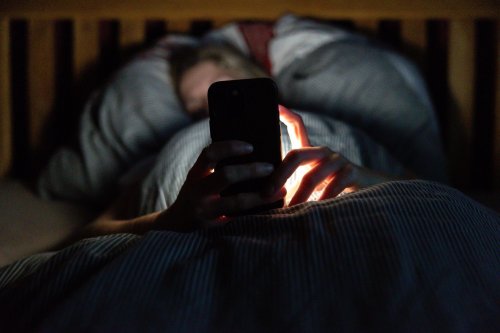 Von KI-Profilen in die Falle gelockt: Sextortion-Fälle nehmen zu