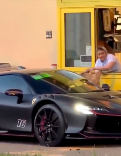 Ferrari-Star fährt mit 3-Millionen-Wagen in den McDrive