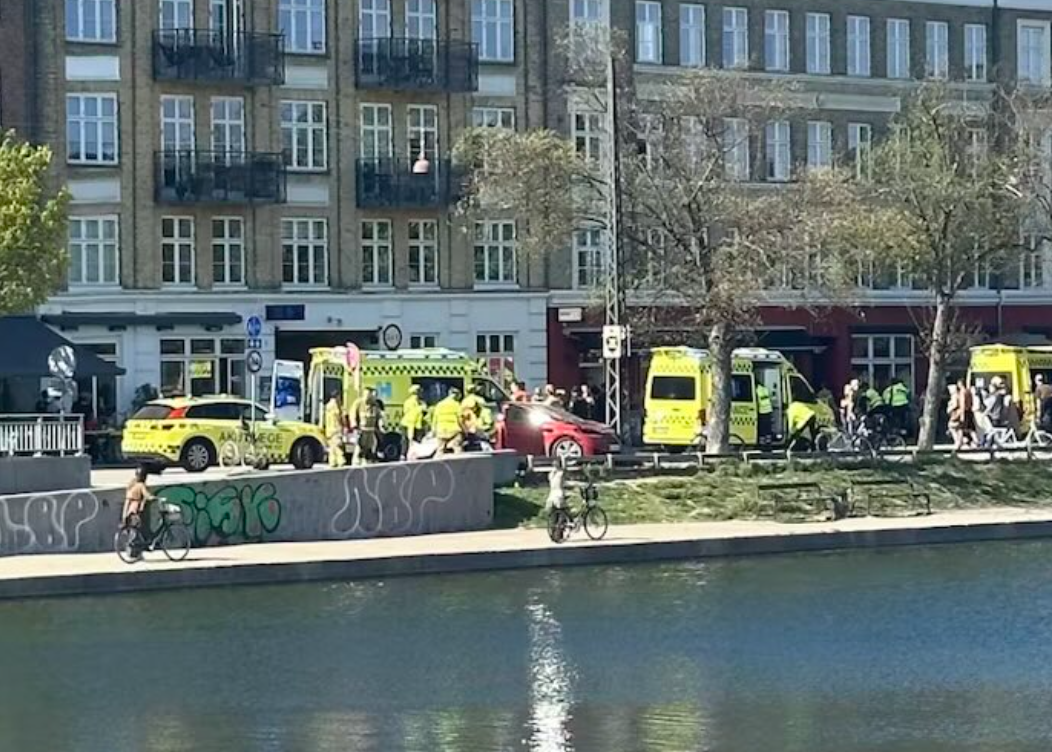 Mann verliert Kontrolle über Auto und erfasst Menschengruppe