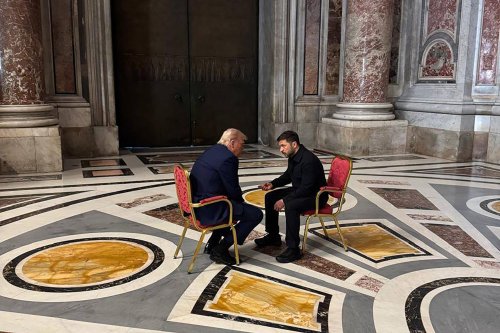 Nach Eklat: Bilder zeigen Treffen zwischen Trump und Selenski