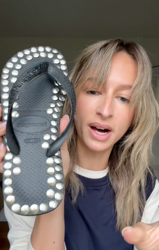 Darum stecken Influencerinnen Reissnägel in ihre Flipflops