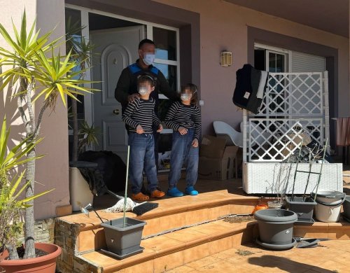 Eltern sperrten drei Kinder seit 2021 in vermülltem Haus ein