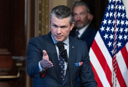 Make-up-Studio im Pentagon? Pete Hegseth erneut in der Kritik