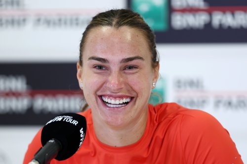 Bei der Schönheitsfrage bricht Tennis-Superstar in Gelächter aus