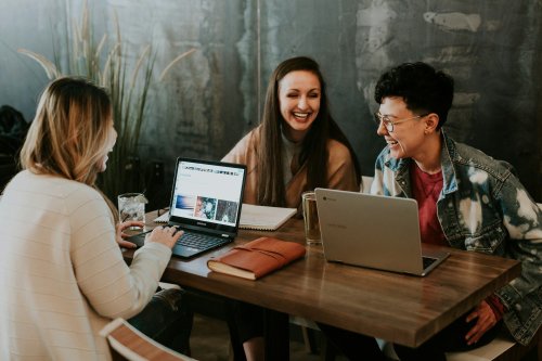 Generation Z sucht lieber auf ChatGPT statt bei Google