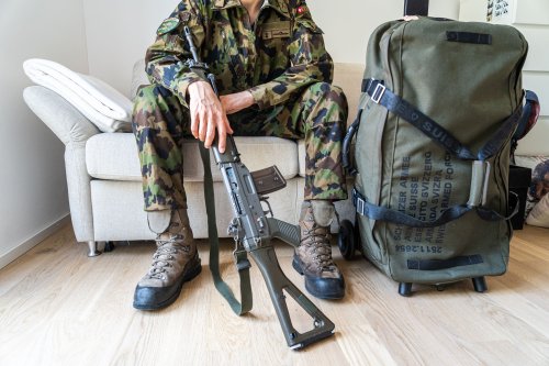 Immer mehr Soldaten wollen ihre Waffe behalten