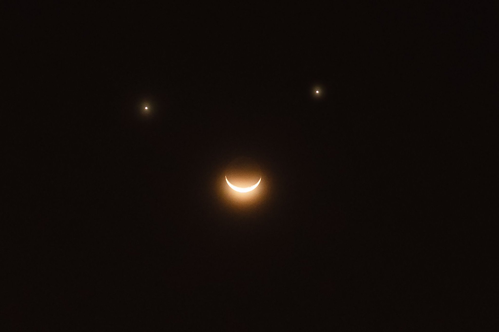 Am Samstag kannst du ein Smiley am Himmel beobachten