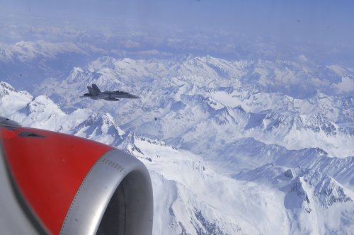 Schweizer Jets fangen Flugzeug mit Xi an Bord ab – China empört