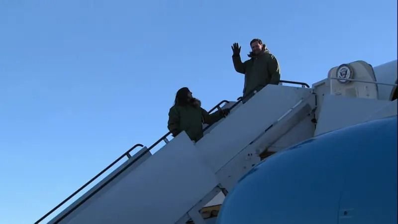 JD Vance und Ehefrau Usha in Grönland angekommen