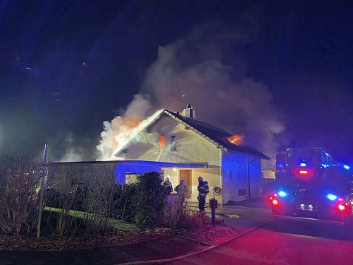 Brand in Villa – brennen gelassene Kerzen im Verdacht